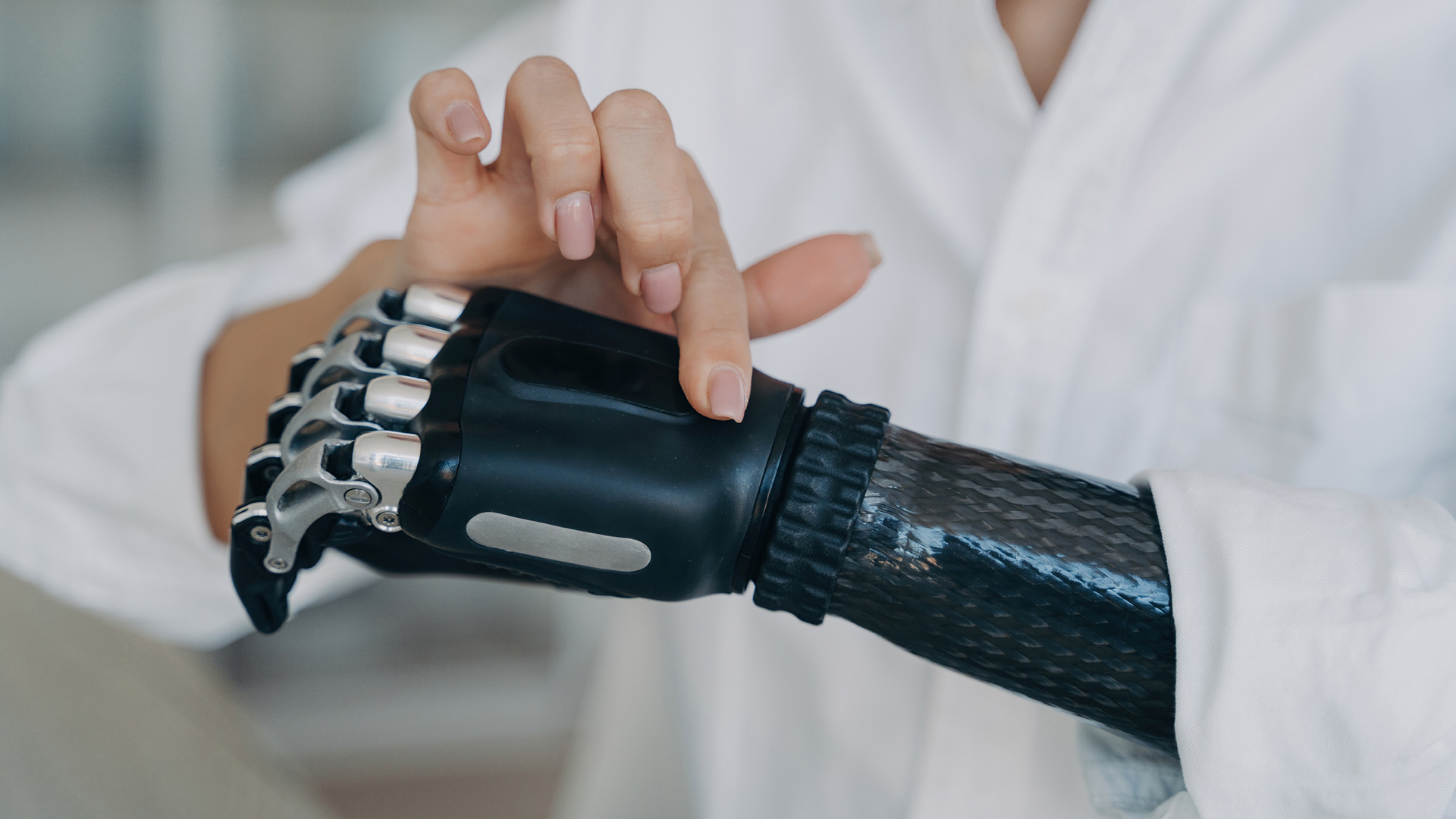 Intelligente Handprothese. Intelligente Handprothese.