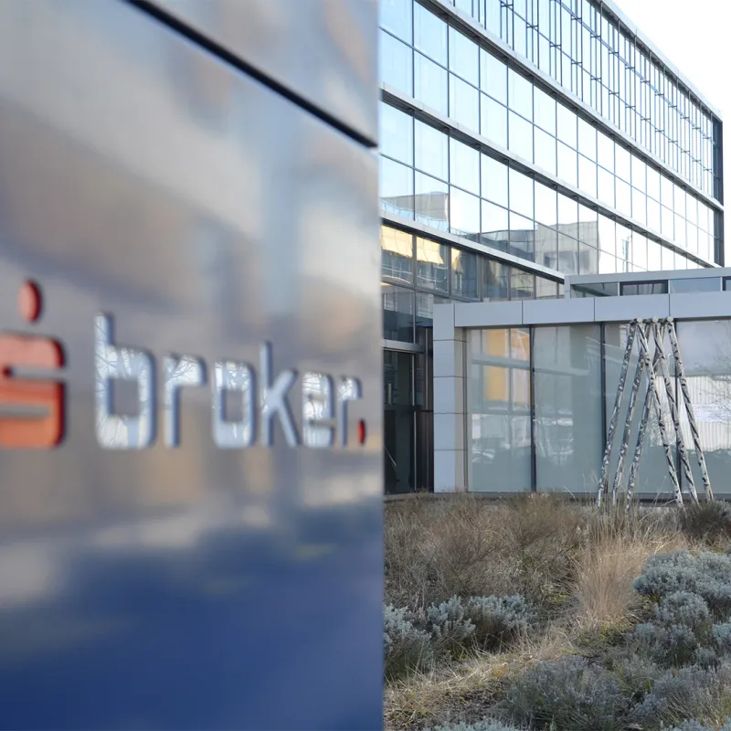 S Broker Logo.