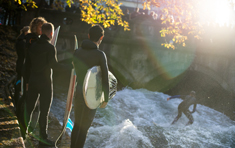 Surf Hotspot Eisbachwelle in München